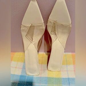 New White Elegant Heels with Comfort and Style no label
